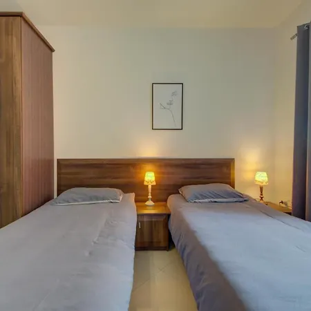 Apt San Giuliano Saint Julian's