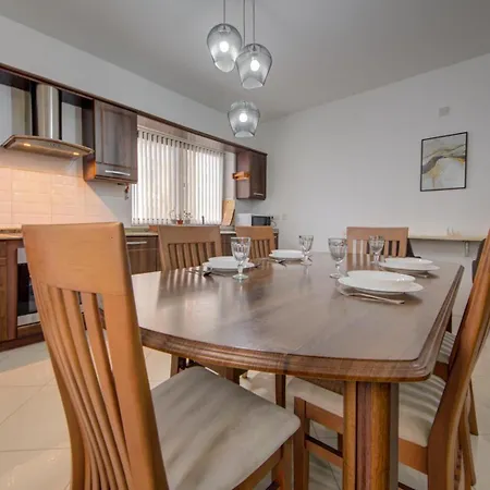 Apt San Giuliano Saint Julian's